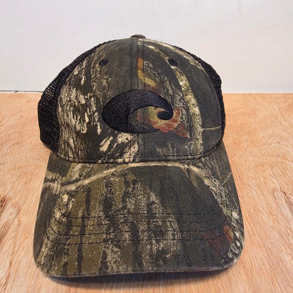 Costa Del Mar Mesh truckers hat Black embroidered logo on camouflage